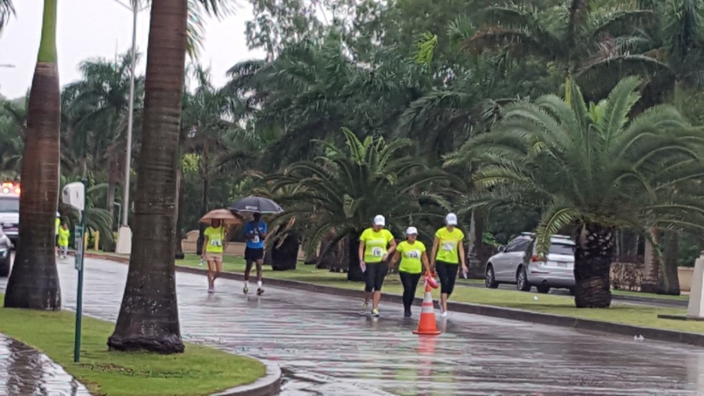 Los participantes corrieron y caminaron bajo la lluvia | Foto: Aydana Ruiz