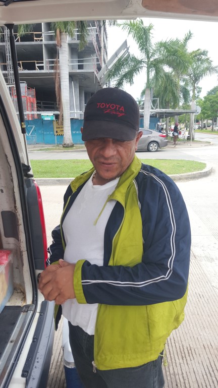 Luis Escobar, vendedor de comida. | Foto: CDE News