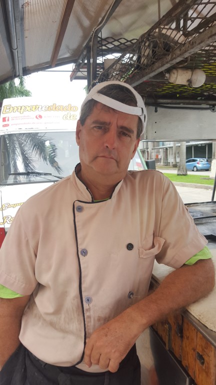 Juan Almela, chef La Taquiza: “Llevo 6 años en CDE. Acá me siento seguro, en las noches los vecinos vienen caminando a comer porque es más fresco, la policía hace sus rondas, y es un lugar tranquilo” | Foto: AR