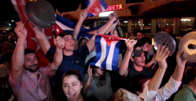 En Miami, las celebraciones por la muerte de Castro empezaron inmediatamente despúes que se conoció la noticia.