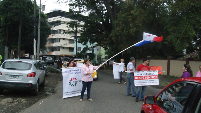Los residentes de la calle Los Bambús aseguran que continuarán con las protestas | Foto: Octavio Quirós