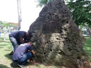 La roca coralina volverá a tener la placa honorífica del poeta Nacho Valdés