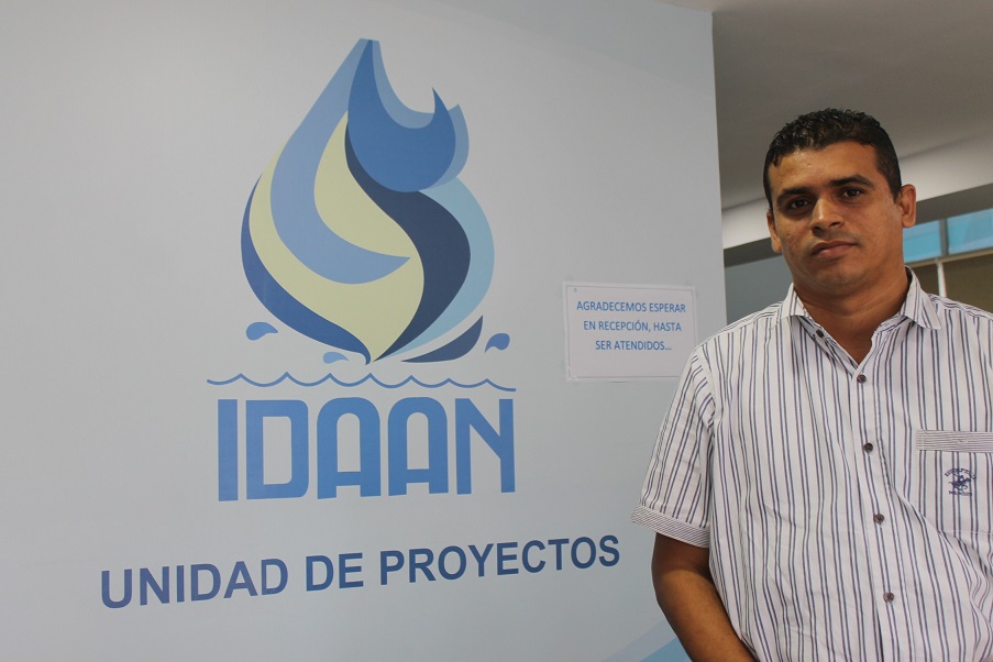 Didio Hernández, ingeniero encargado de la obra, coordinada por la Unidad de Proyectos del IDAAN 