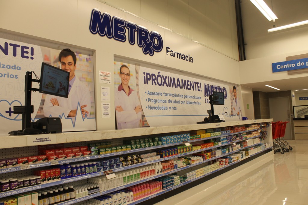 Se ofrecen también dentro del supermercado, servicios de farmacia y multipagos.