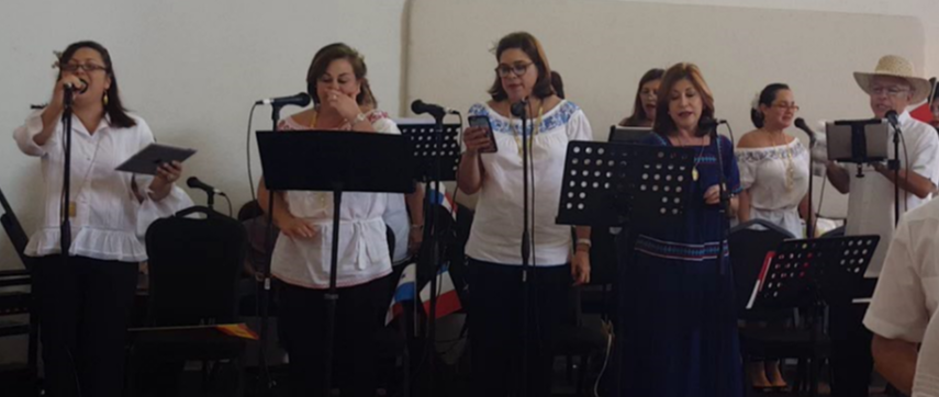 Los diferentes coros de la parroquia, animarán las misas con canciones típicas.